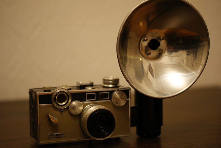 argus super 8 camera. The Argus C3 Matchmatic is a